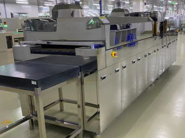 Horizontal leveling and straightening machine
